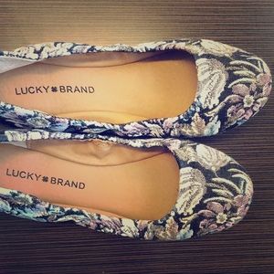 FINAL Lucky Brand Flats Floral size 7